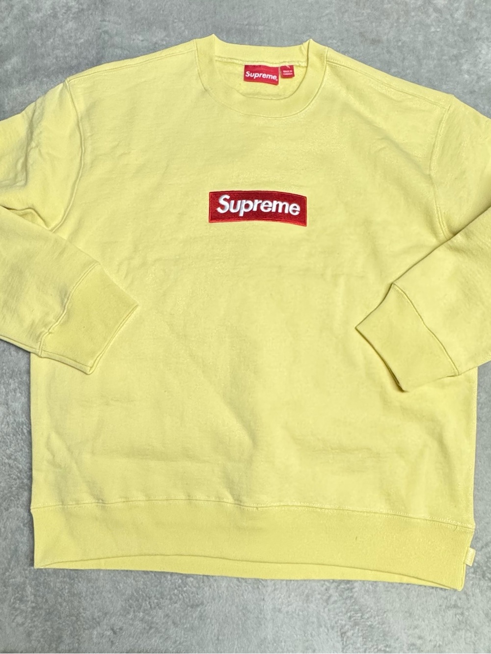 NWOB Authentic Supreme Box Logo Crewneck Pale Yellow Size Medium FW22. Rare